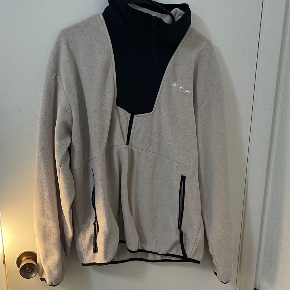 Columbia Tan and Black Fleece Pullover